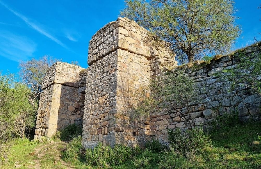 Fortaleza de Castros: Un Legado Musulmán con Vistas al Tajo
